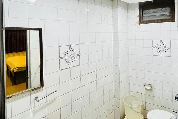 Room 21 of 36