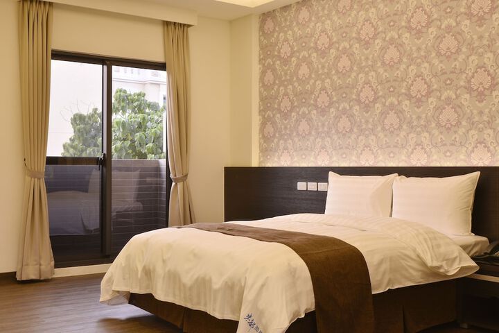 Room 10 of 35