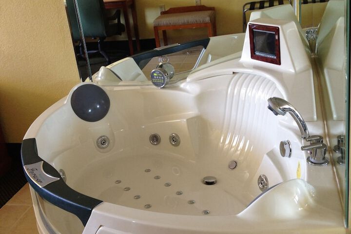 Jetted tub