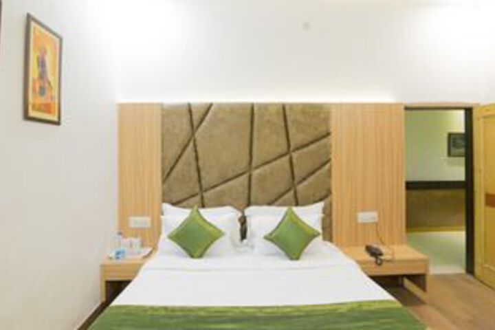 Room 9 of 35