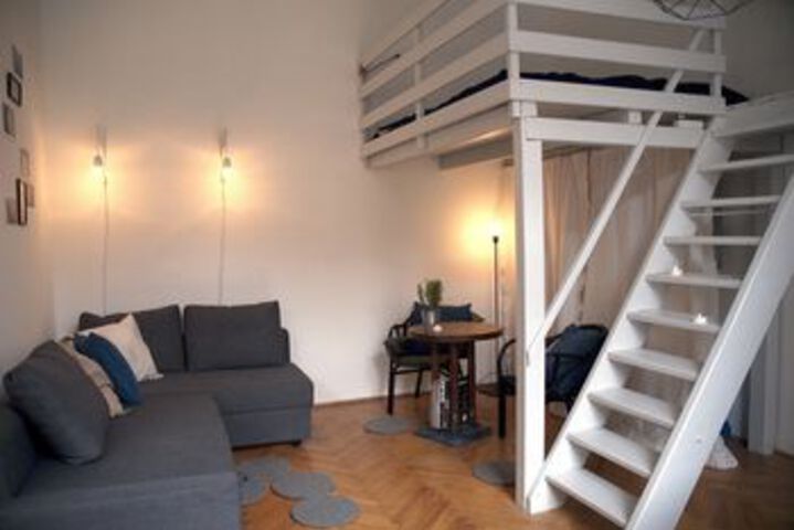 Room 5 of 11
