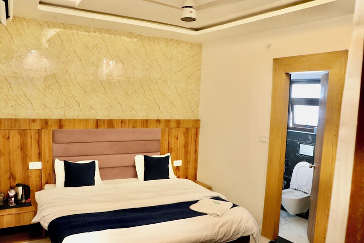 Room 5 of 13