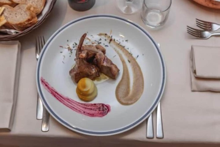 Dining 30 of 46