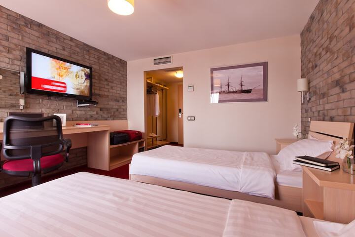 Room 15 of 53