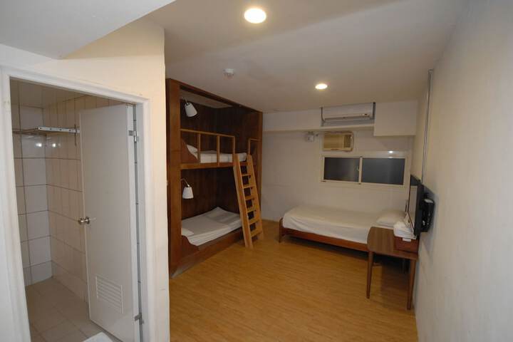 Room 12 of 101