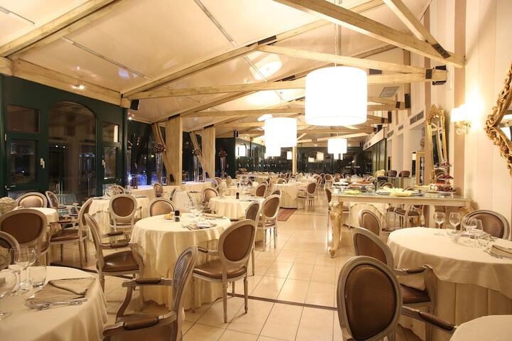 Dining 190 of 208