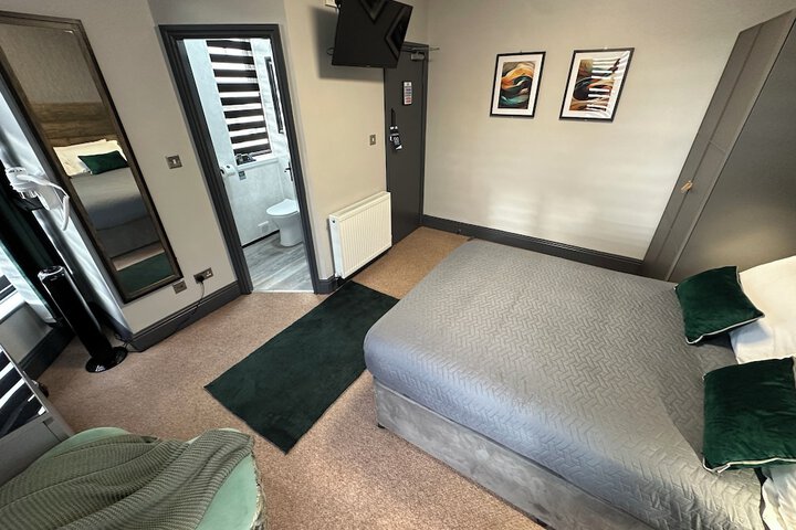 Room 8 of 31
