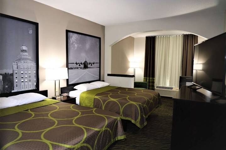 1 Queen Bed Cruise Room (5 of 12)