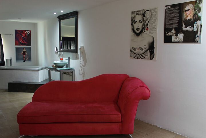 Room 28 of 39