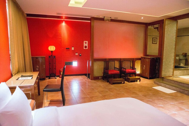 Room 6 of 62