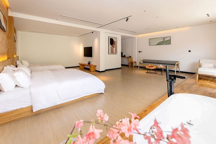 Room 70 of 159