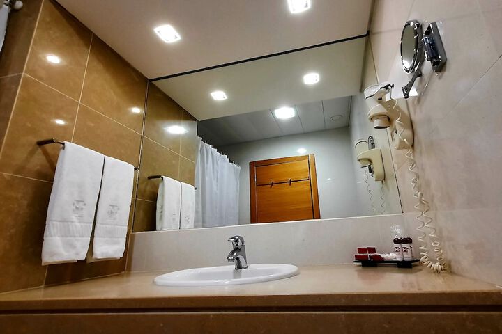 Room 25 of 51