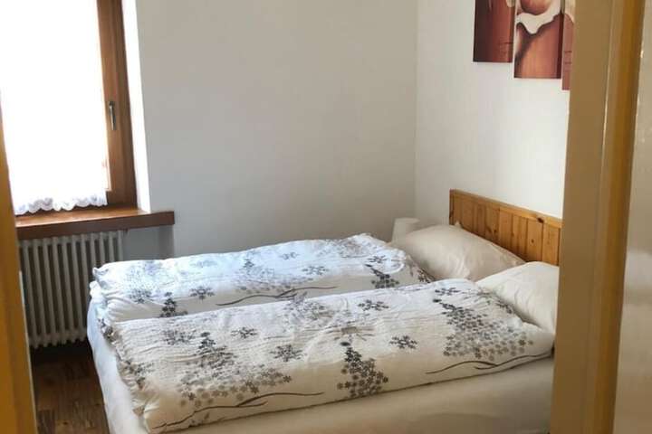 Room 28 of 69