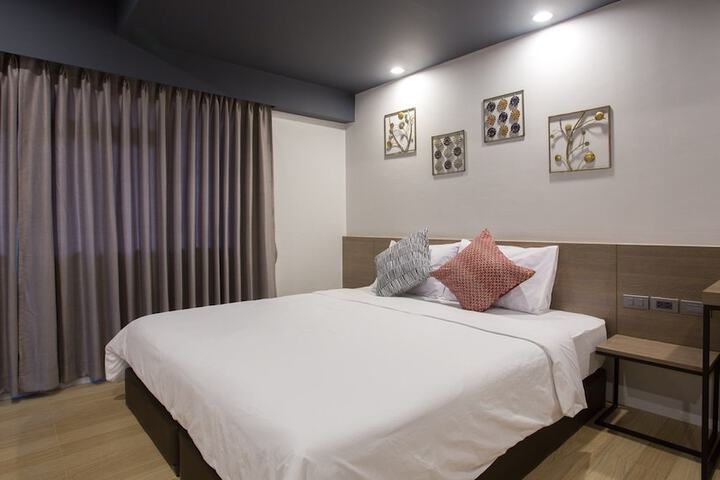 Room 6 of 42