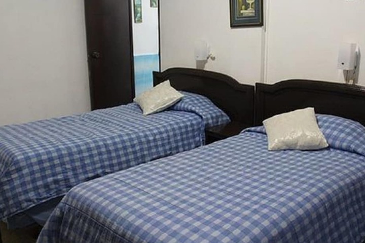 Room 4 of 80