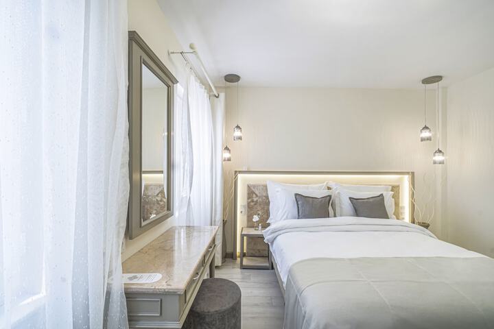 Room 33 of 150