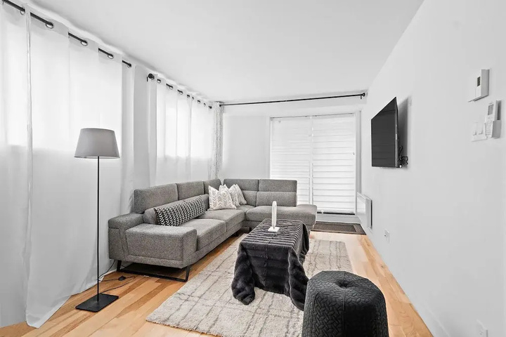 Room 10 of 18