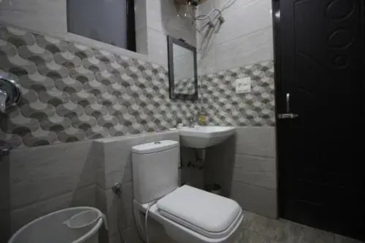 Room 6 of 16
