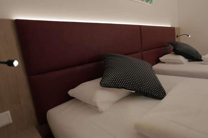 Room 8 of 27