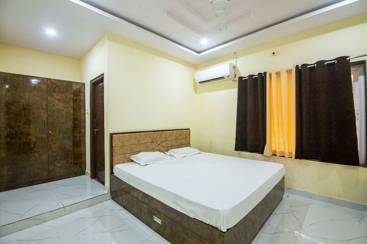 Room 2 of 17