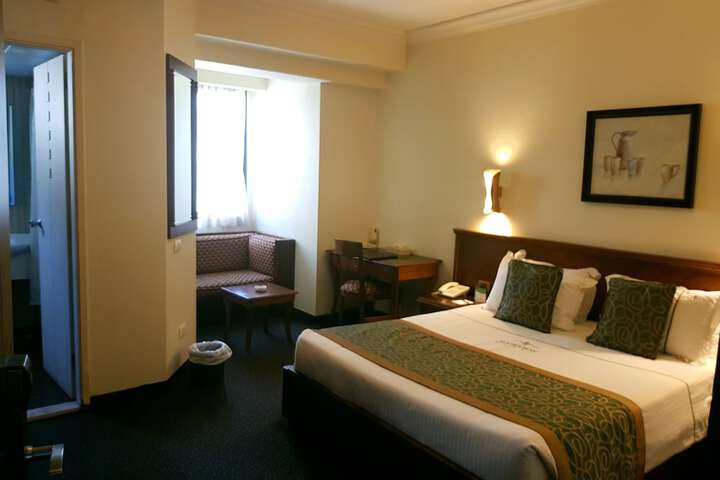Room 16 of 64