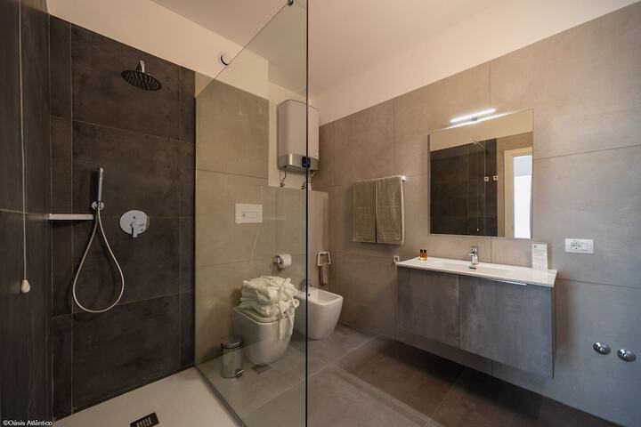 Room 12 of 28