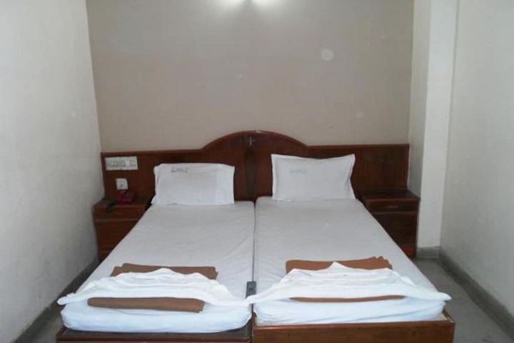 Room 13 of 21