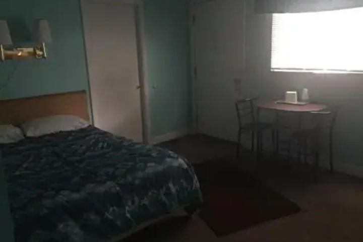 Room 2 of 8