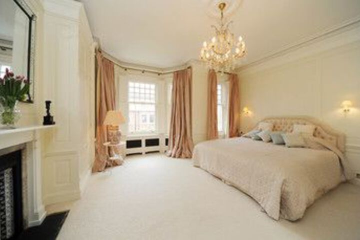 Room 13 of 27