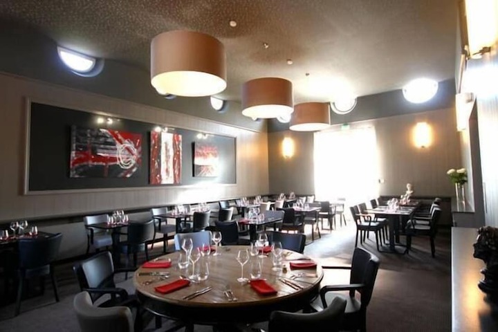 Dining 20 of 49