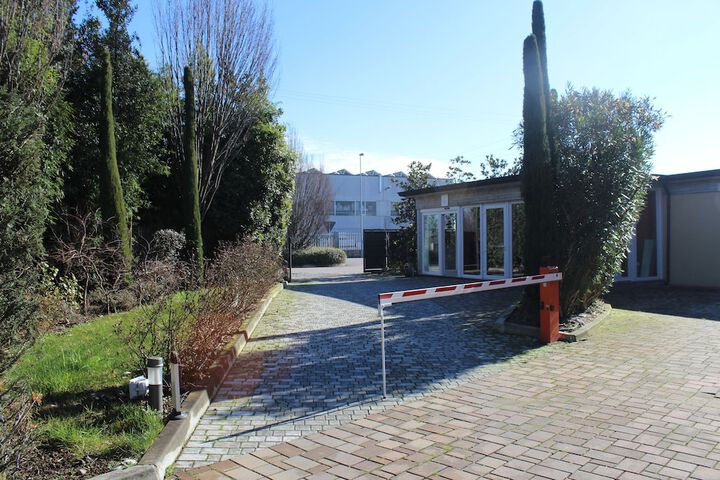 Hotel Exterior 15 of 17