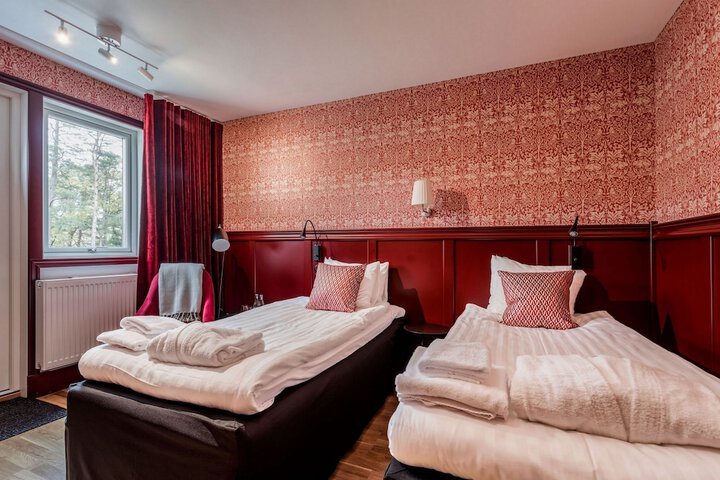 Room 2 of 43