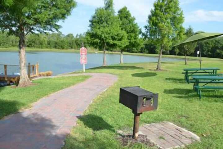 Property Grounds 34 of 37