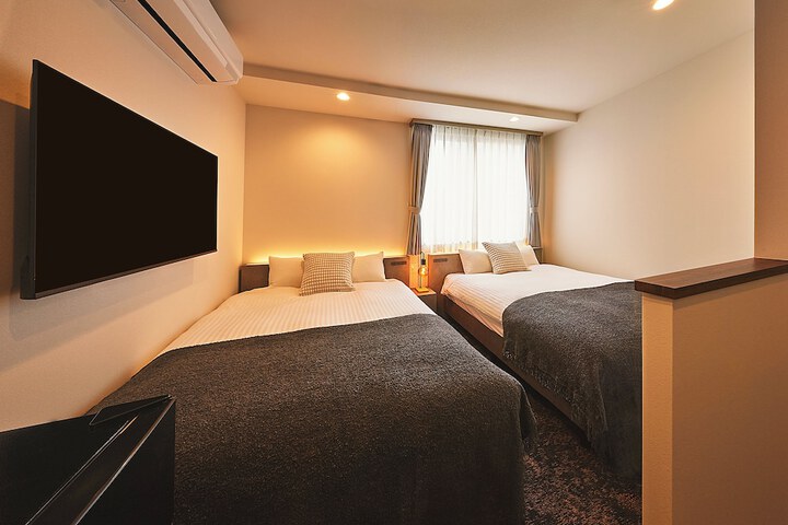 Room 103 of 144