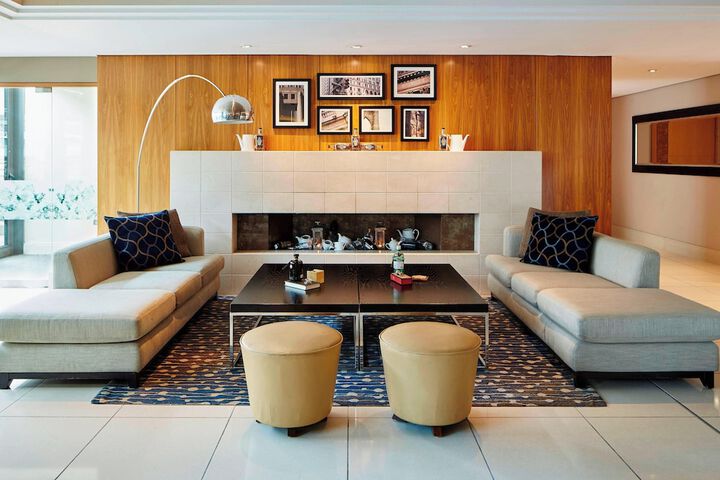 Lounge 63 of 94
