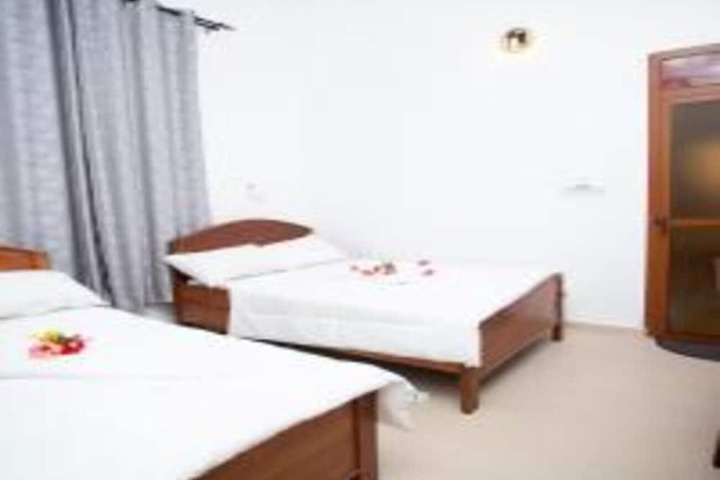 Room 4 of 6