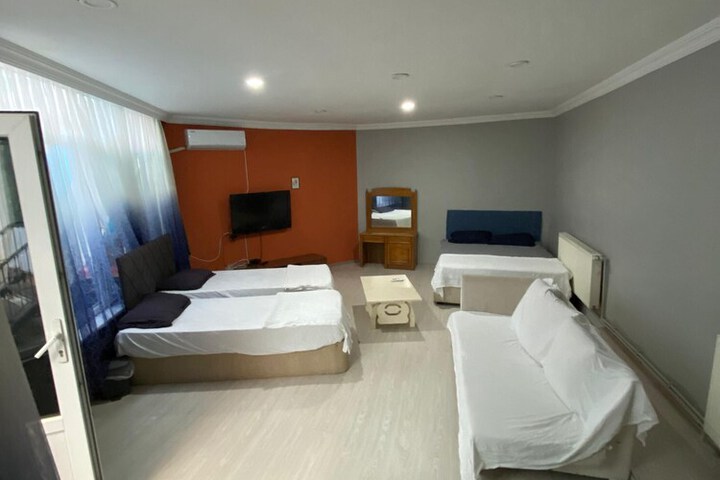 Room 6 of 24