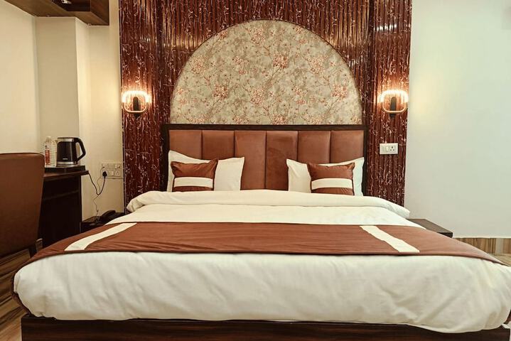 Room 16 of 36