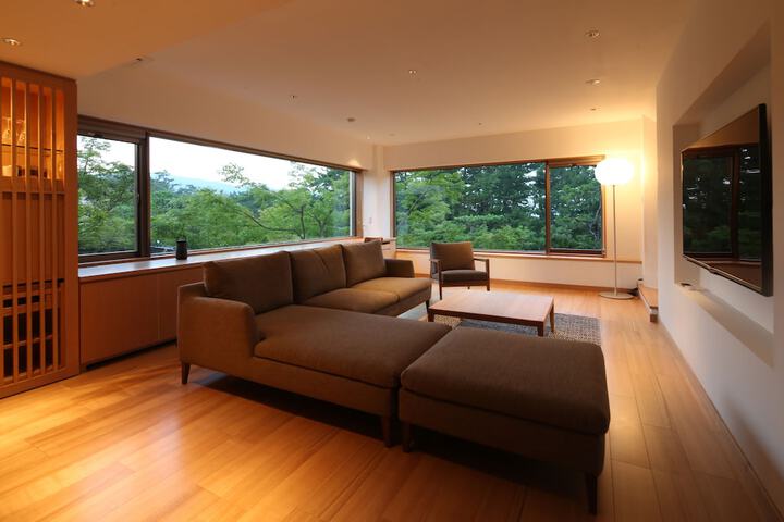 Room 10 of 77