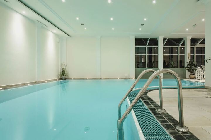Spa 17 of 27