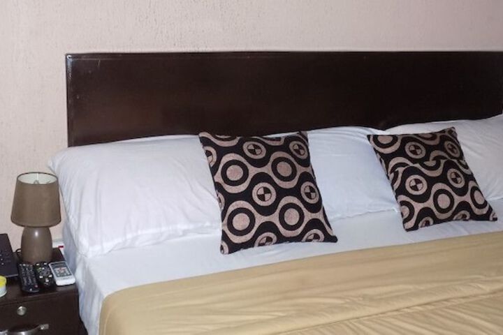 Room 13 of 27