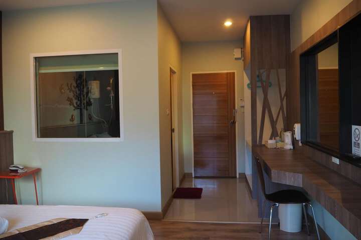Room 32 of 65