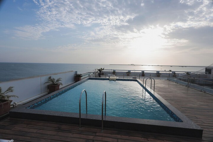 Hotel with Pool