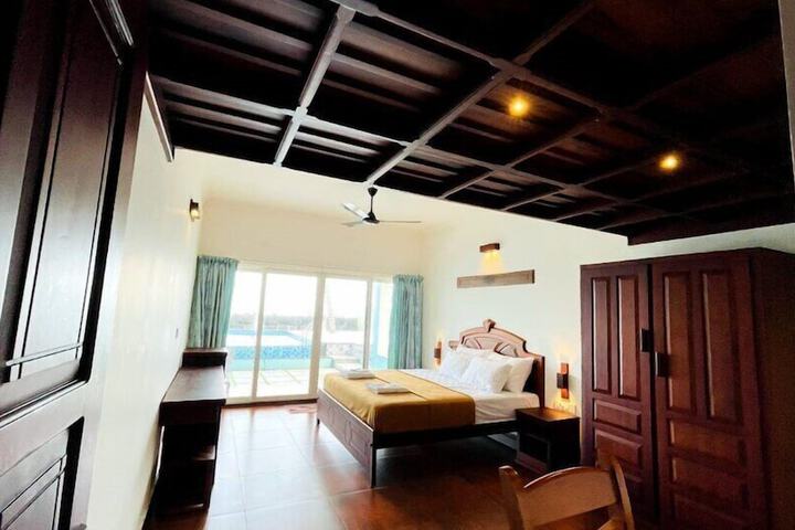 Room 4 of 11