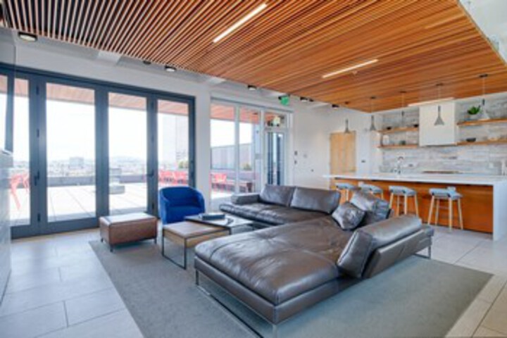 Lounge 50 of 69