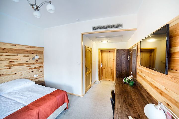 Room 8 of 205