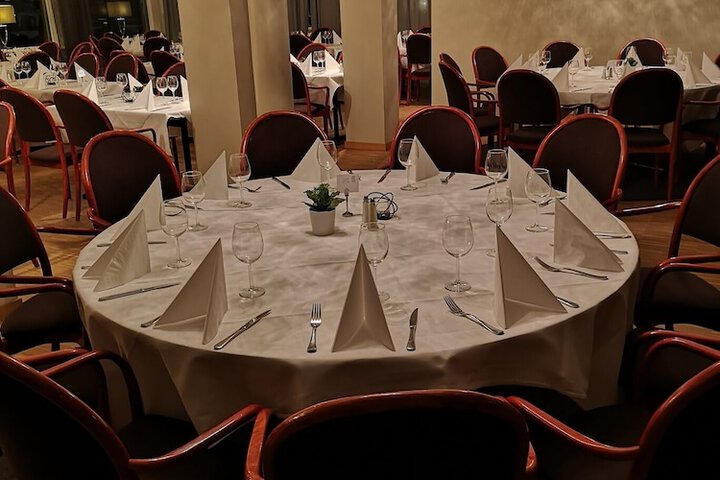 Dining 33 of 44