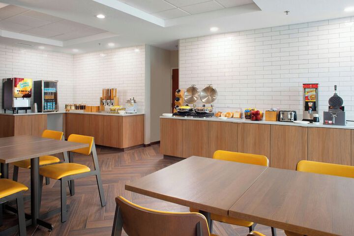 Breakfast/Coffee Service 25 of 36