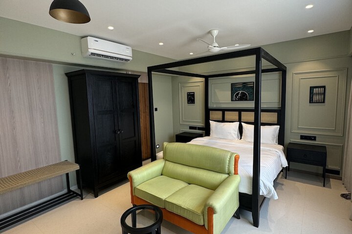 Room 4 of 19