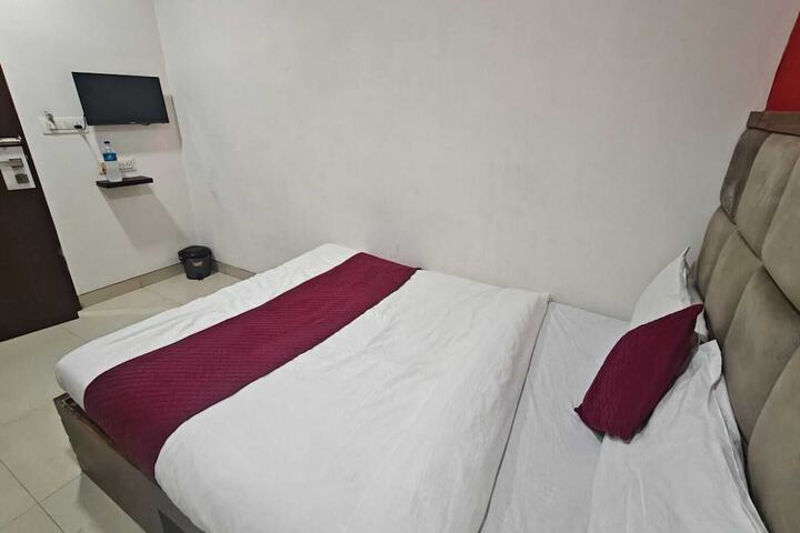 Room 3 of 27